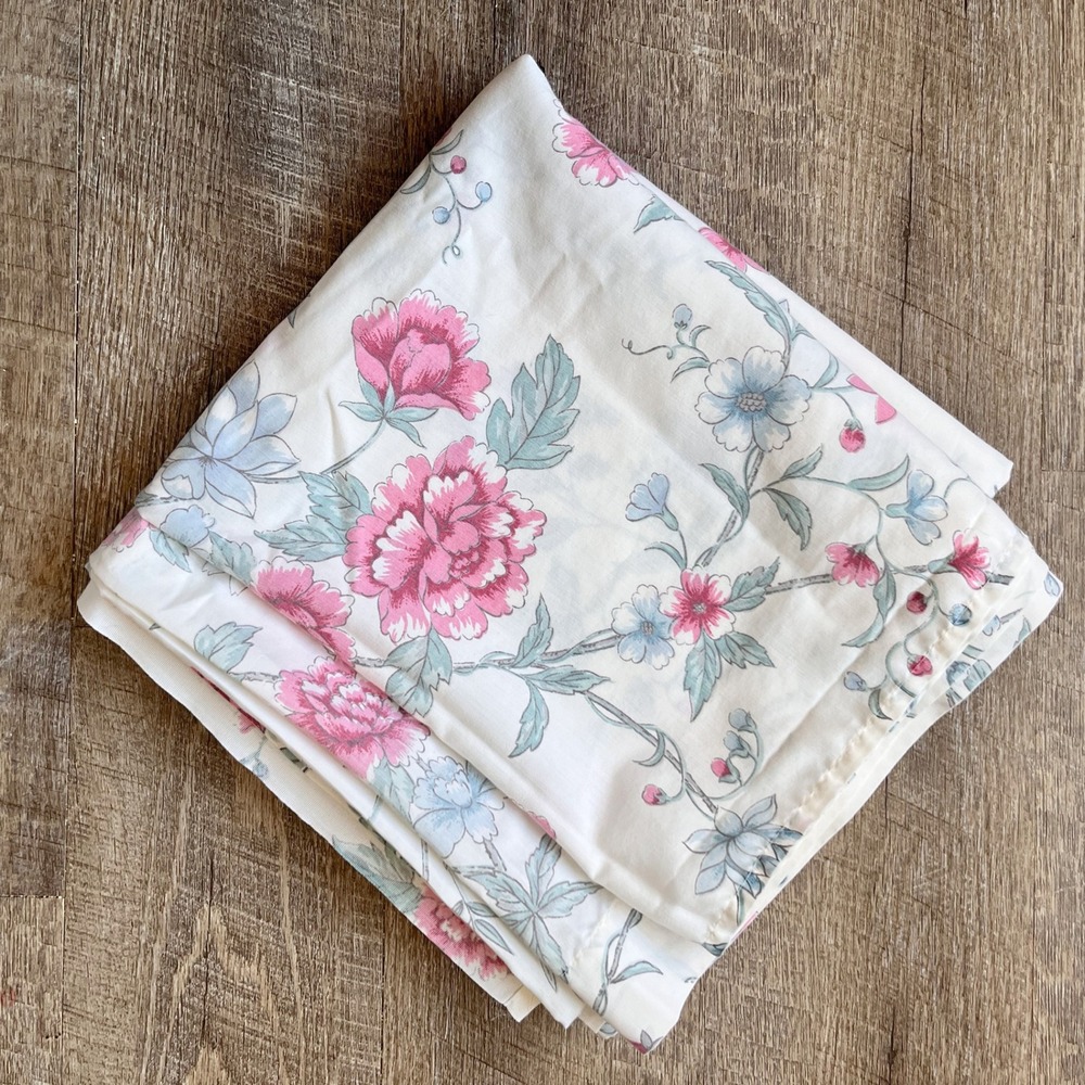 Vintage Queen size Flat sheet in pretty pink floral, Springmaid
